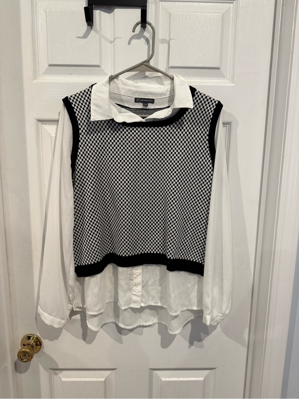 Black & White Patterned Knit Vest Blouse
